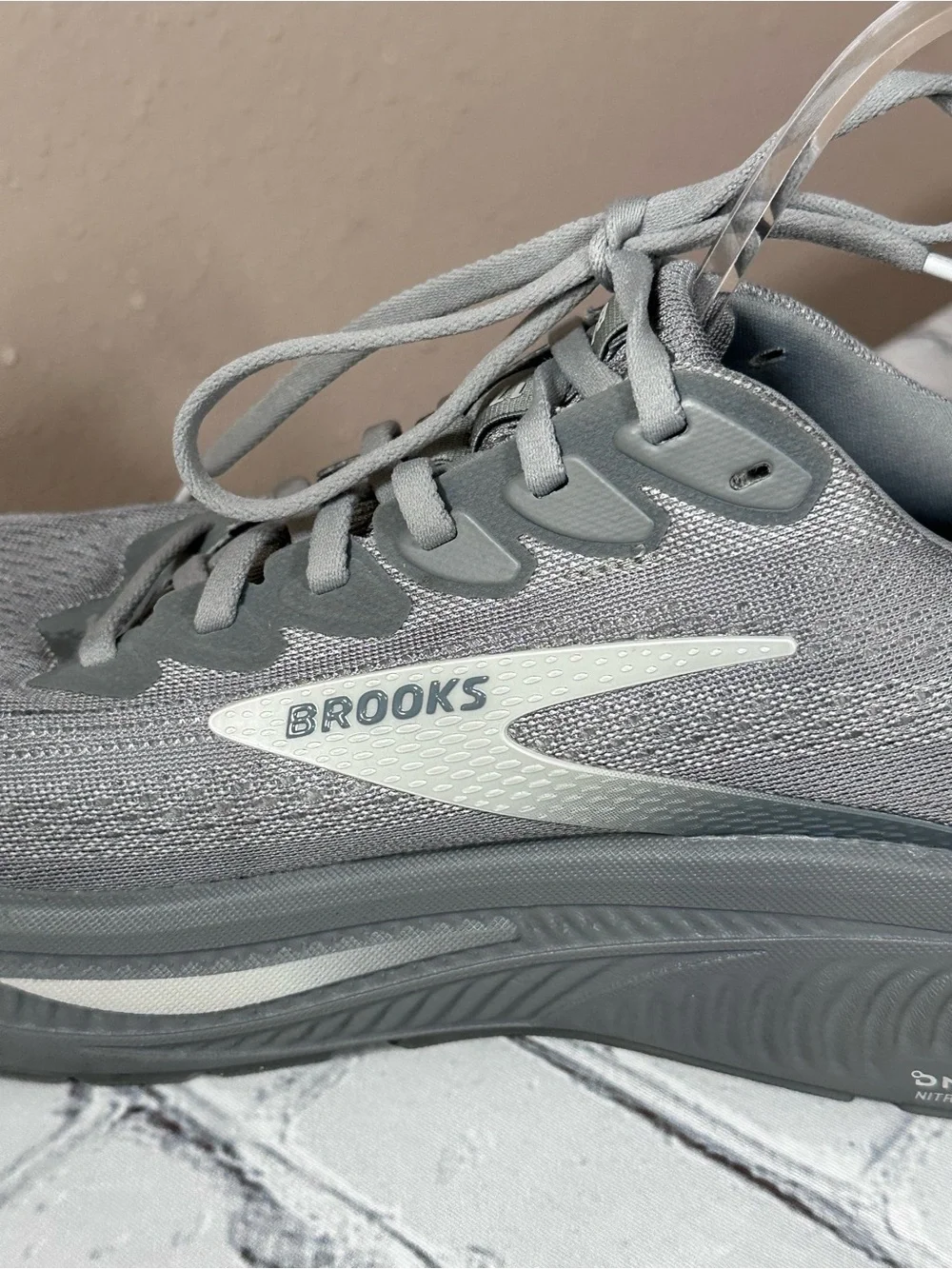 Brooks Ghost 17 Men Running Shoes 11.5 D Primer Gray/Oyster Mushroom 1104421D04